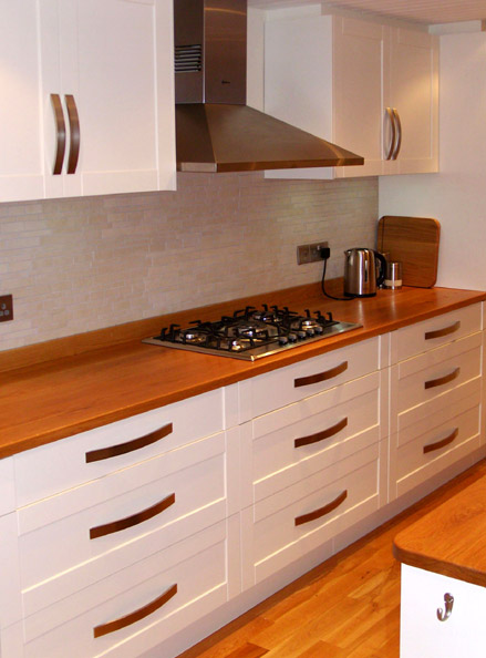 Scott Shaker Kitchen<br />Hand painted eggshell & oak