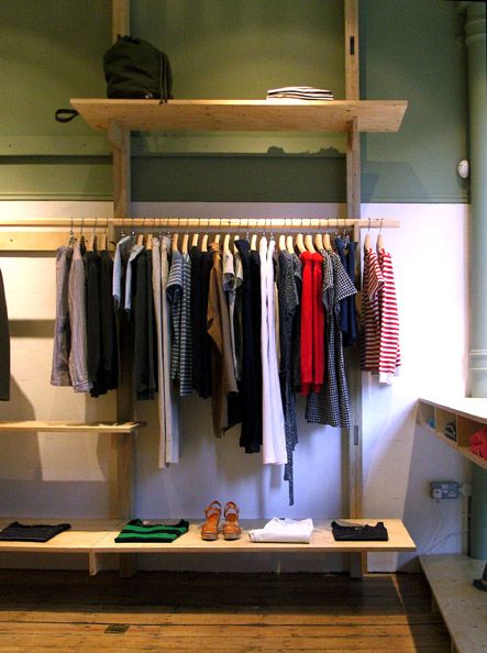 Hanging rail & display shelves